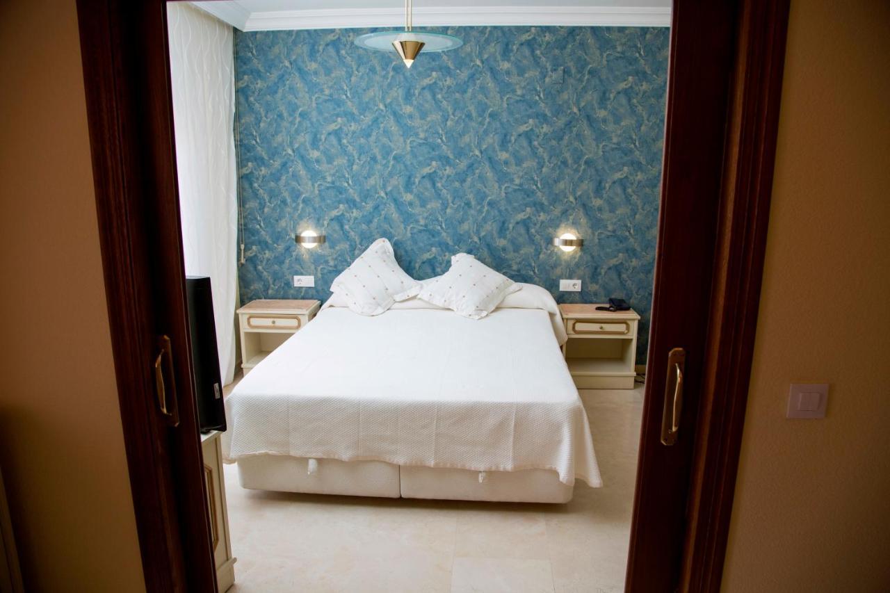 Hotel Reina Victoria Hellín Buitenkant foto