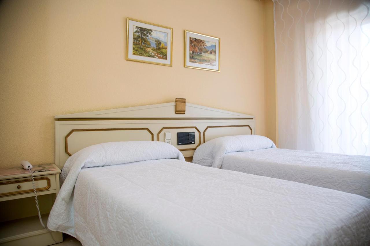 Hotel Reina Victoria Hellín Buitenkant foto