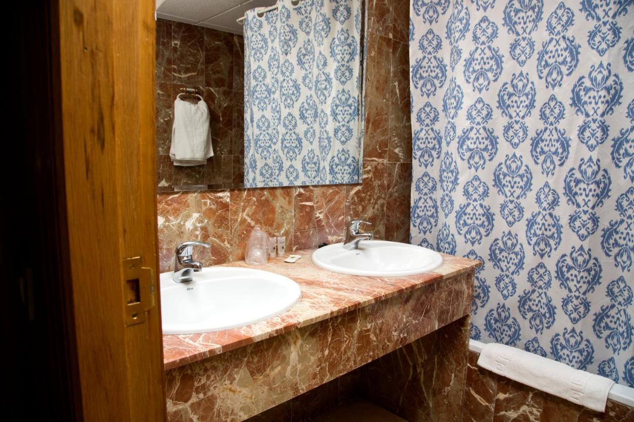 Hotel Reina Victoria Hellín Buitenkant foto