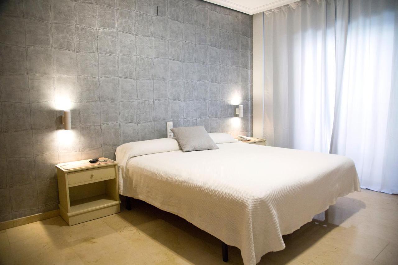 Hotel Reina Victoria Hellín Buitenkant foto