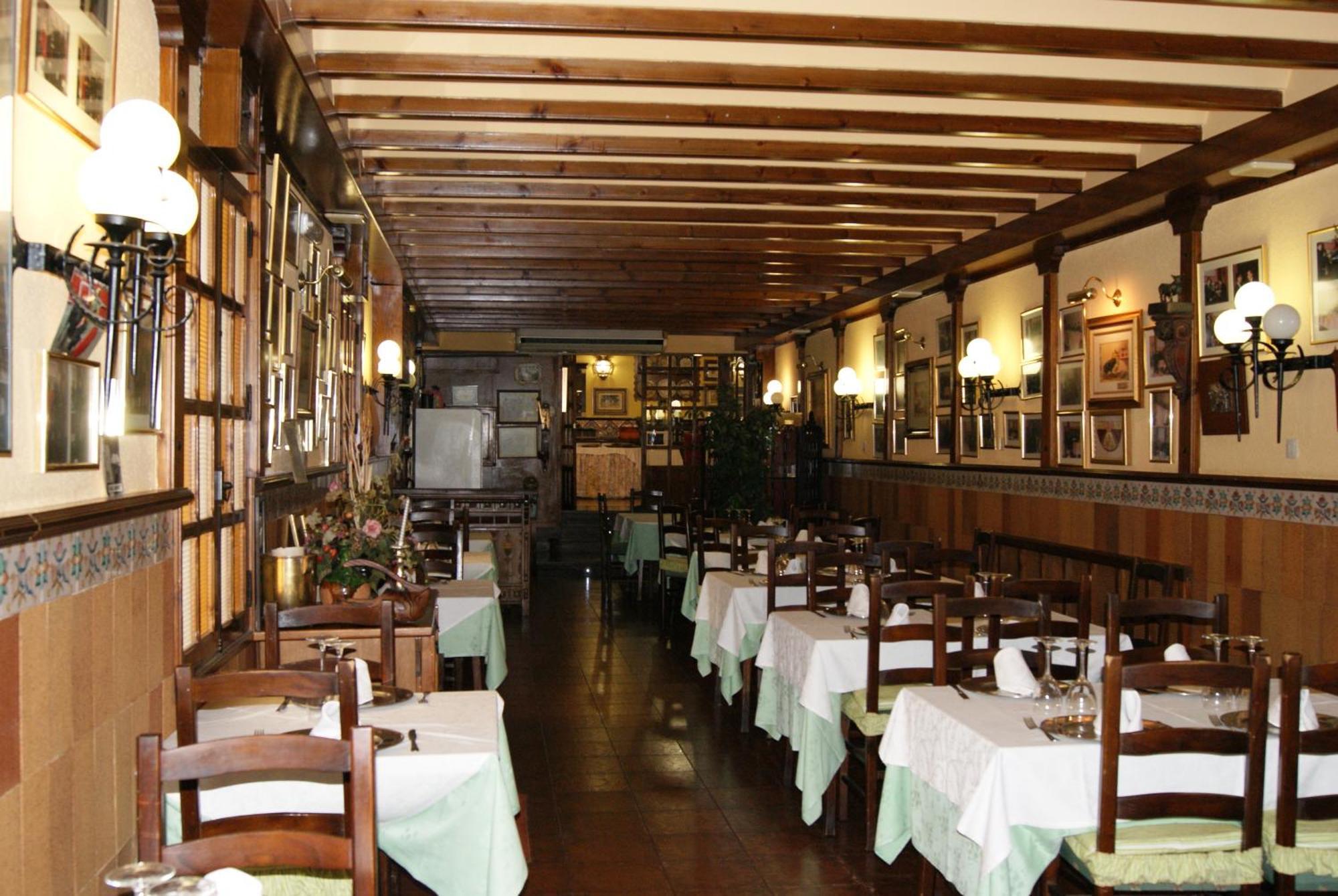 Hotel Reina Victoria Hellín Buitenkant foto